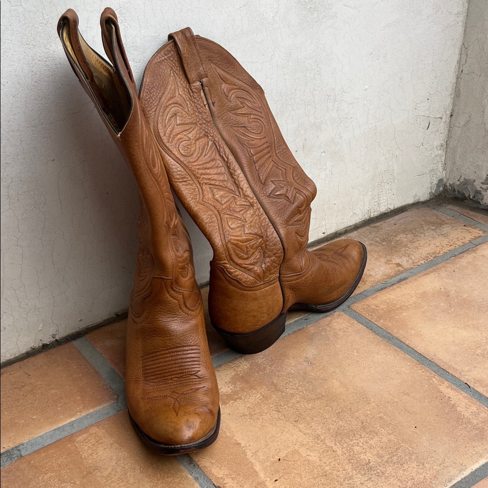 Rare find: Classic Laramie Men's Tan Cowboy Boots - Western Leather Riding Boots